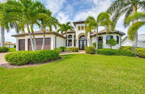 Pelican Casa | Lanai with Heated Pool at Cape Coral Escape!