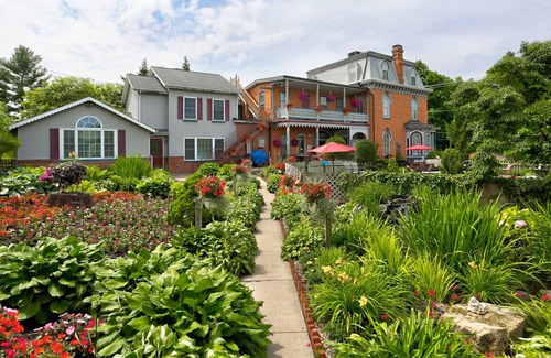 Bird In Hand Hotel | Lancaster, PA Inn Amish Country
