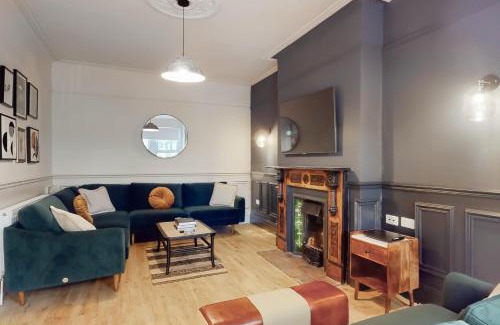Liverpool Casa | Lancefield House - Air Host & Stay - 5 Bedroom Sleeps 15