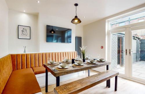 Liverpool Casa | Lancefield House - Air Host & Stay - 5 Bedroom Sleeps 15