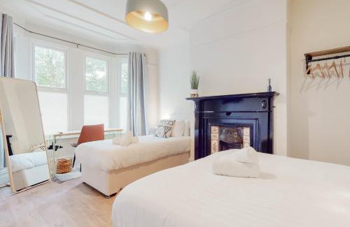 Liverpool Casa | Lancefield House - Air Host & Stay - 5 Bedroom Sleeps 15