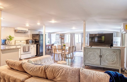 Land Park Apartamento | Land Park Studio Loft-Great Location! -Full Kitchen, Natural Light.
