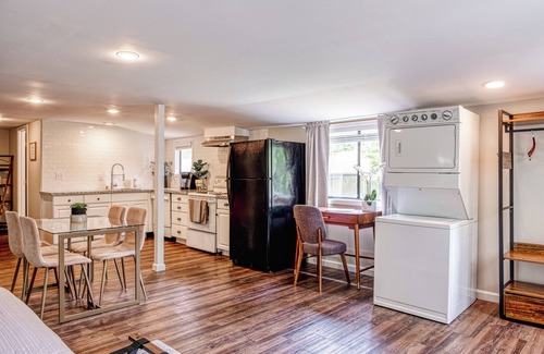 Land Park Apartamento | Land Park Studio Loft-Great Location! -Full Kitchen, Natural Light.