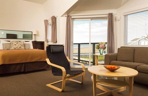 Downtown Cannon Beach Hotel | Land's End at Cannon Beach