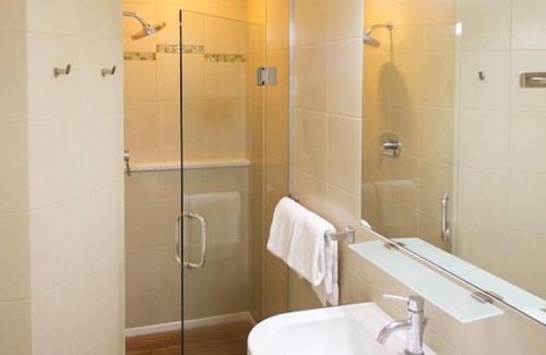Downtown Cannon Beach Hotel | Land's End at Cannon Beach