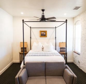Lander Casa | Lander Millhouse