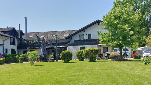 Niederkruechten Hotel | Landhotel Linden am Venekotensee