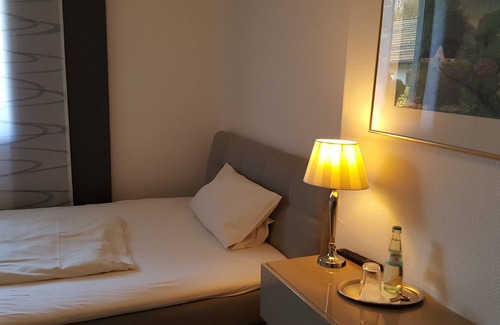 Niederkruechten Hotel | Landhotel Linden am Venekotensee