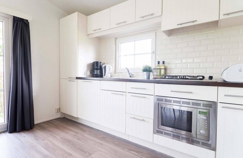 Avenhorn Chalet De Esquí | ✓ Landhuis at Park Westerkogge ✓ Holiday home for 4 people ✓ Located in Berkhout (North Holland) ✓ Waterfront holiday resort ✓ Book directly at the resort