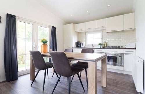 Avenhorn Chalet De Esquí | ✓ Landhuis at Park Westerkogge ✓ Holiday home for 4 people ✓ Located in Berkhout (North Holland) ✓ Waterfront holiday resort ✓ Book directly at the resort