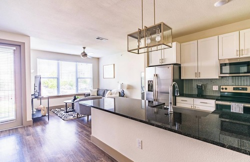 Conroe Apartamento | Landing at Enclave at Woodland Lakes - 1 Bedroo...