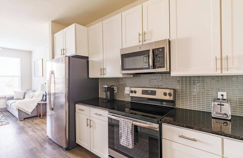 Conroe Apartamento | Landing at Enclave at Woodland Lakes - 1 Bedroo...