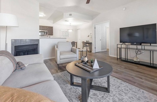 Greenbell Apartamento | Landing | Incredible 1BD, Gym, Pool