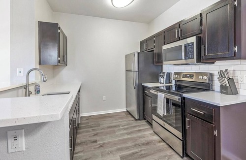 Greenbell Apartamento | Landing | Incredible 1BD, Gym, Pool