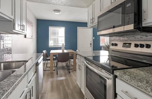 Southside Apartamento | Landing | Amazing 1BD, Pool, Gym