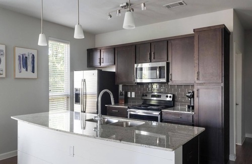 Buda Apartamento | Landing | Amazing 2BD, Gym, Yoga Studio