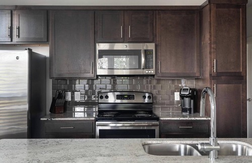Buda Apartamento | Landing | Amazing 2BD, Gym, Yoga Studio