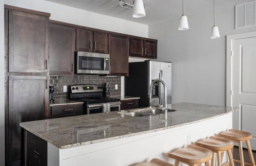 Buda Apartamento | Landing | Amazing 2BD, Yoga Studio, Clubhouse
