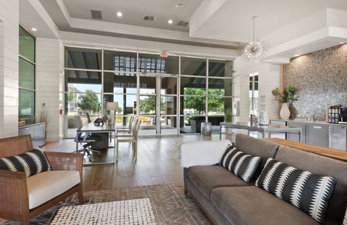 Buda Apartamento | Landing | Amazing 2BD, Yoga Studio, Clubhouse