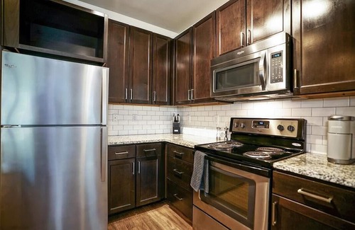 Crestline Heights Apartamento | Landing at 4700 Colonnade - 2 Bedrooms in Overton