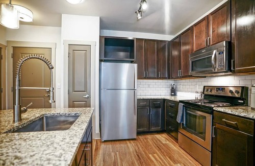 Crestline Heights Apartamento | Landing at 4700 Colonnade - 2 Bedrooms in Overton