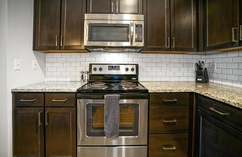 Crestline Heights Apartamento | Landing at 4700 Colonnade - 1 Bedroom in Overton