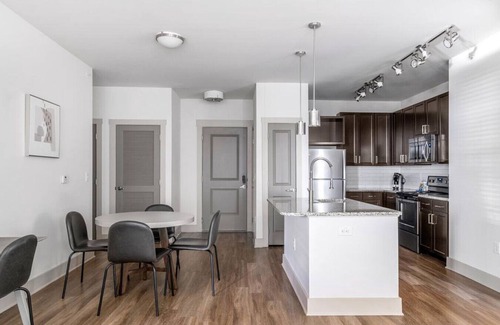 Crestline Heights Apartamento | Landing at 4700 Colonnade - 2 Bedrooms in Overton