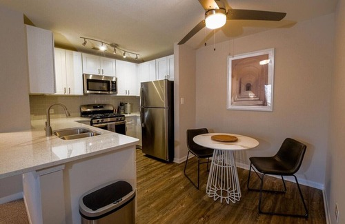 Naperville Apartamento | Landing at 803 Corday at Naperville - 1 Bedroom in Naperville Park District