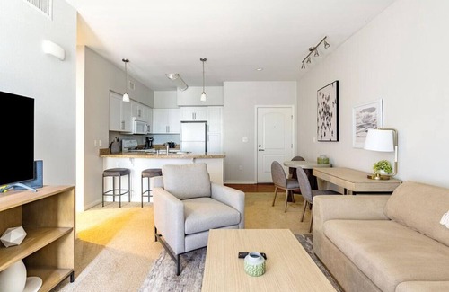 Oxnard Apartamento | Landing at Artisan Apartments at East Village - 1 Bedroom in West Village