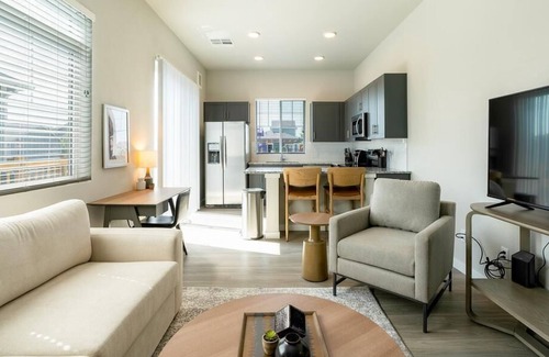 Thornton Apartamento | Landing at Avilla Eastlake - 1 Bedroom in Downtown Thornton