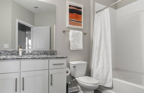 Chapel Hill Apartamento | Landing at Blu on Farrington - 2 Bedrooms in Woodland Acres