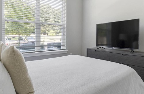 Chapel Hill Apartamento | Landing at Blu on Farrington - 2 Bedrooms in Woodland Acres