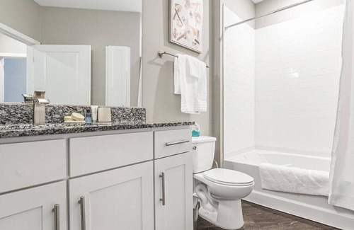 Chapel Hill Apartamento | Landing at Blu on Farrington - 2 Bedrooms in Woodland Acres