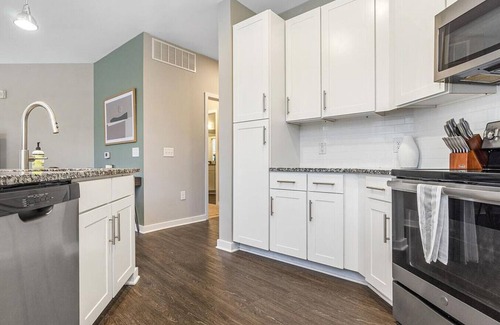 Chapel Hill Apartamento | Landing at Blu on Farrington - 2 Bedrooms in Woodland Acres