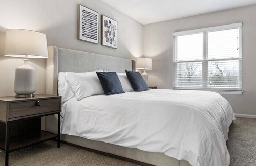 Ashburn Apartamento | Landing at Brixton at Loudoun - 2 Bedrooms in Downtown Ashburn