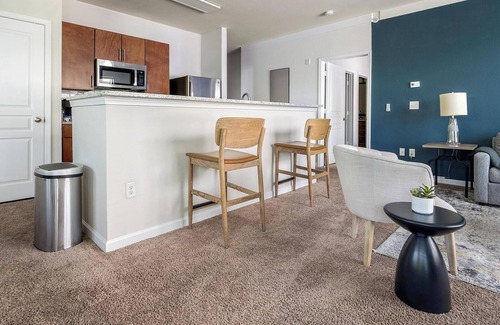 Paw Creek Apartamento | Landing at Celsius - 2 Bedrooms in Wedgewood