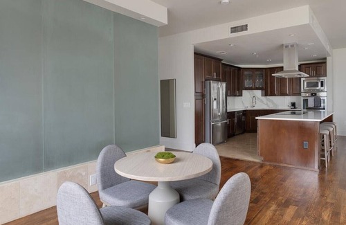 Uptown Apartamento | Landing at Cortland on McKinney - 2 Bedrooms in Oak Lawn