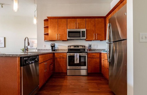 Lenexa Apartamento | Landing at Domain at City Center - 1 Bedroom in Downtown Lenexa