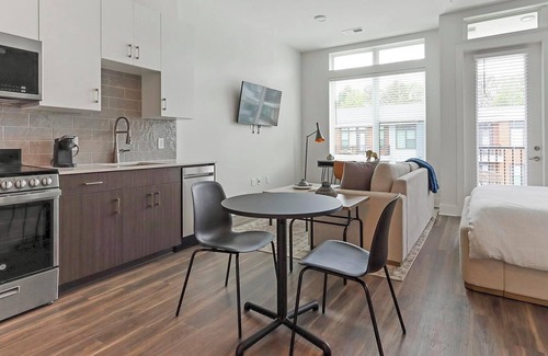 East Side Apartamento | Landing at Ella Apartments - Studio in Atlanta