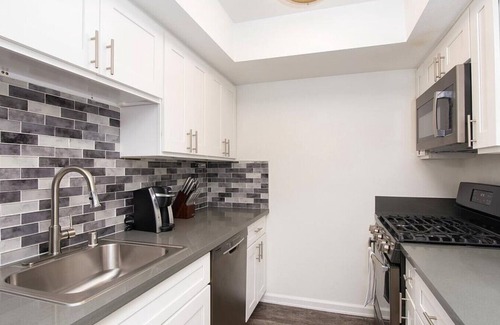Chino Apartamento | Landing at Enclave at Town Square - 1 Bedroom in Downtown Chino