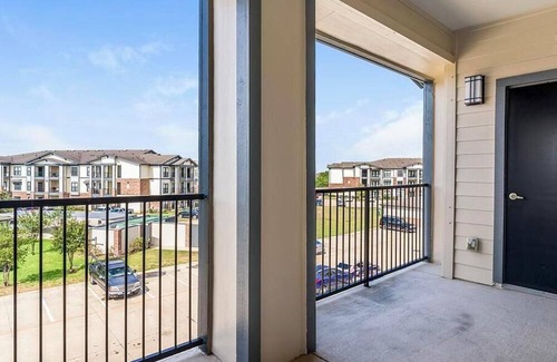 Katy Apartamento | Landing at Falcon at Grand Harbor - 2 Bedrooms in West Cypress