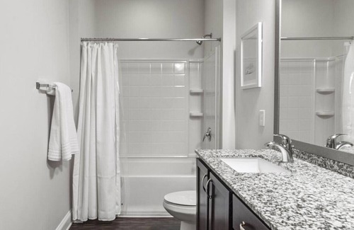Matthews Apartamento | Landing at Fountains Matthews - 2 Bedrooms in Downtown Matthews