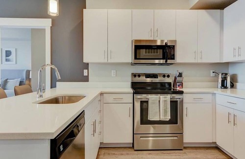 West Jordan Apartamento | Landing at Gardner Station - 2 Bedrooms in Downtown West Jordan