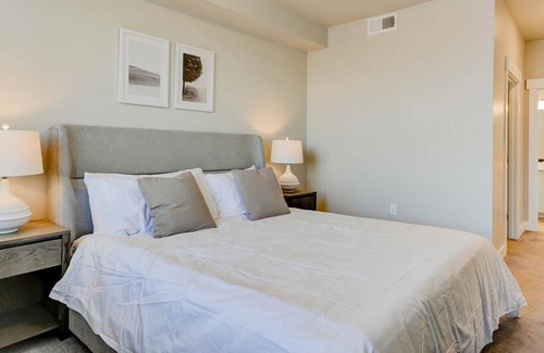 West Jordan Apartamento | Landing at Gardner Station - 2 Bedrooms in Downtown West Jordan