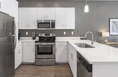 West Jordan Apartamento | Landing at Gardner Station - 1 Bedroom in Downtown West Jordan