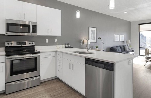 West Jordan Apartamento | Landing at Gardner Station - 1 Bedroom in Downtown West Jordan