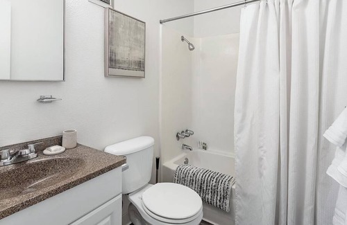 Tucson Apartamento | Landing at Hampton Park Apartments - 1 Bedroom in Broadway Pantano East