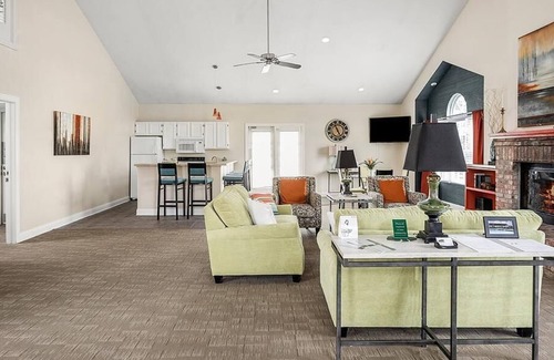 Fort Wayne Apartamento | Landing at Island Club - 1 Bedroom in Downtown Fort Wayne