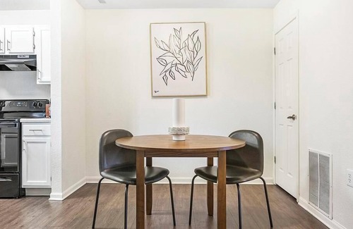 Fort Wayne Apartamento | Landing at Island Club - 1 Bedroom in Downtown Fort Wayne