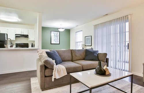 Fort Wayne Apartamento | Landing at Island Club - 1 Bedroom in Downtown Fort Wayne